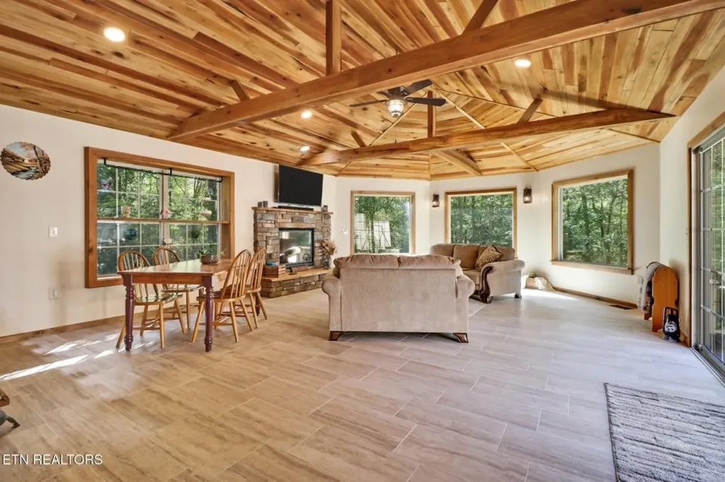 224 Victoria Circle Jamestown TN 38556-5178