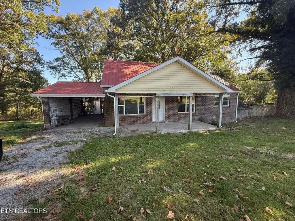 1089 Bicknell Road Clarkrange TN 38553