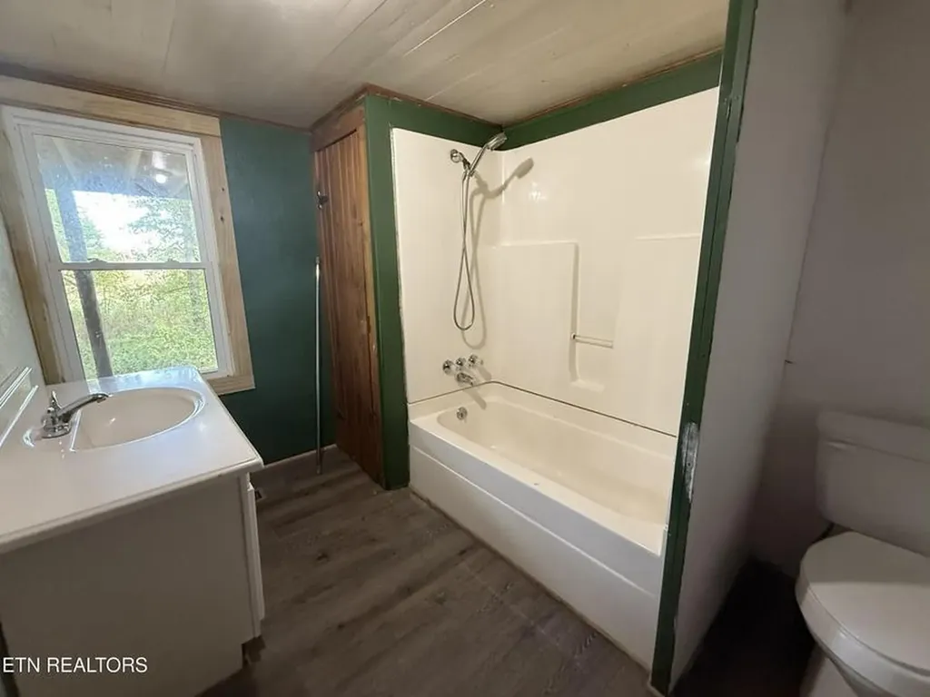 1089 Bicknell Road Clarkrange TN 38553