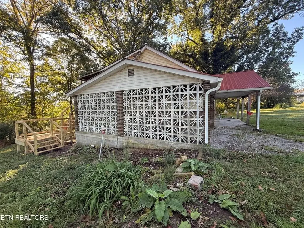 1089 Bicknell Road Clarkrange TN 38553