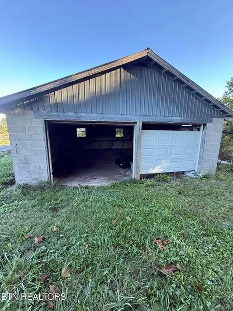 1089 Bicknell Road Clarkrange TN 38553