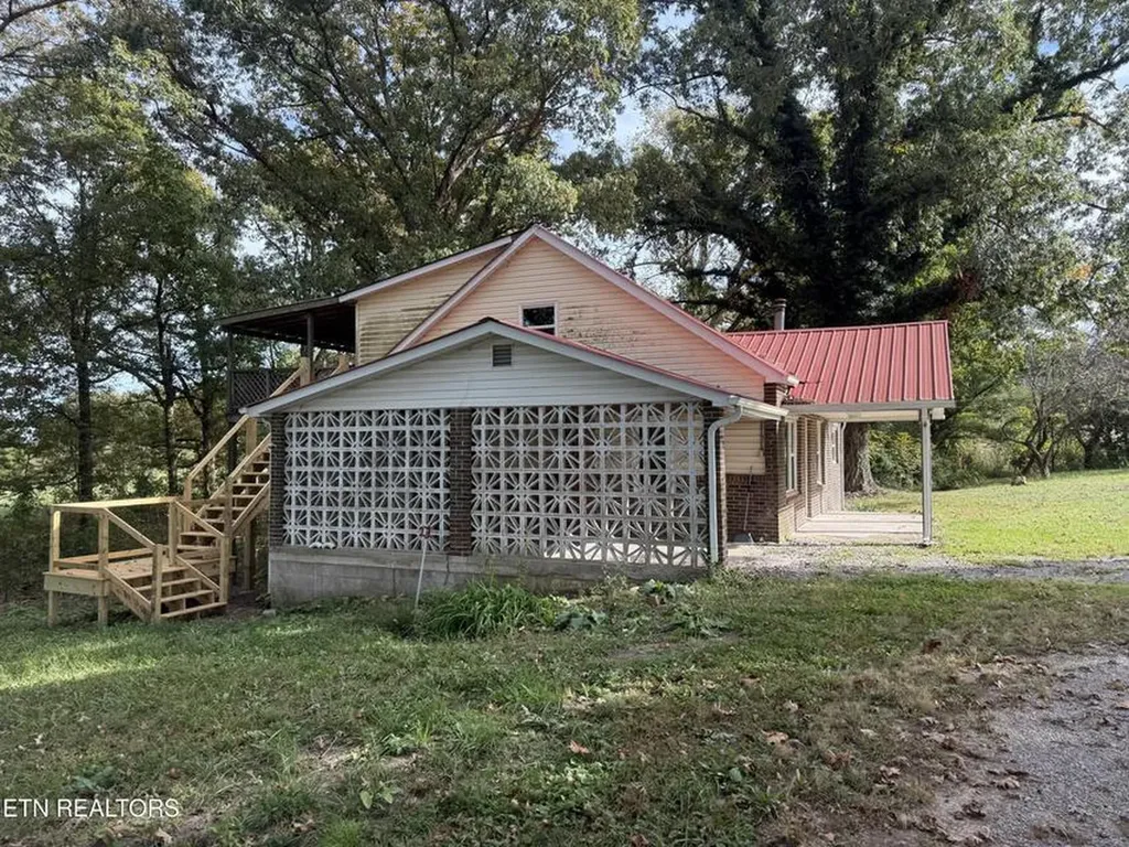 1089 Bicknell Road Clarkrange TN 38553