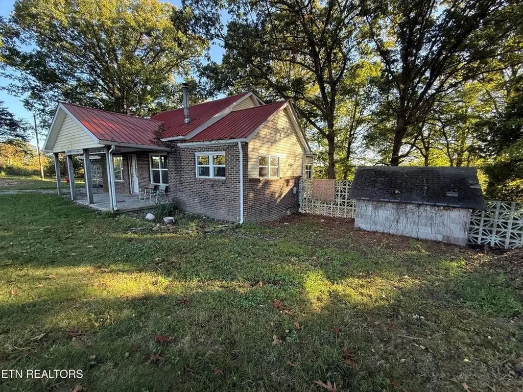 1089 Bicknell Road Clarkrange TN 38553