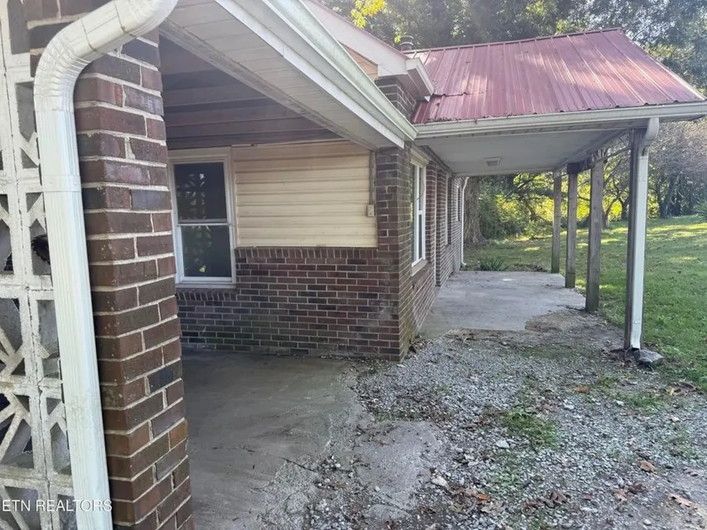 1089 Bicknell Road Clarkrange TN 38553