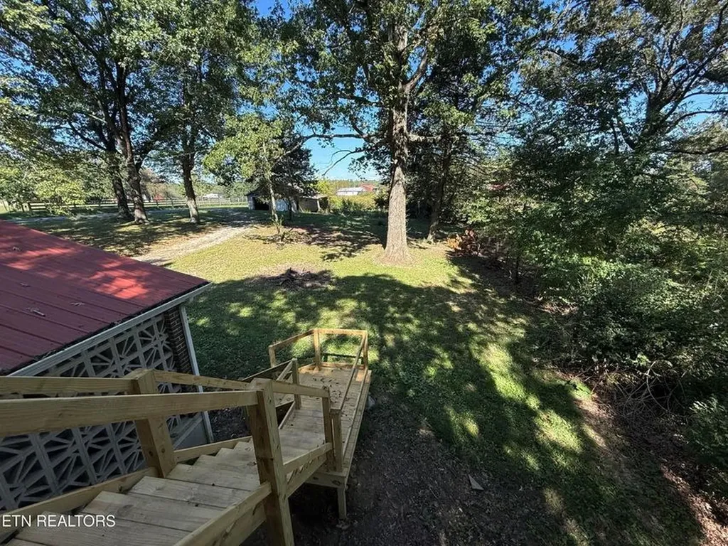 1089 Bicknell Road Clarkrange TN 38553