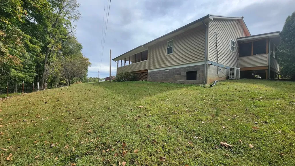 348 Bill Hunter Road Celina TN 38551