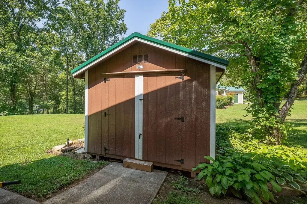 524 Luckey Lane Sparta TN 38583