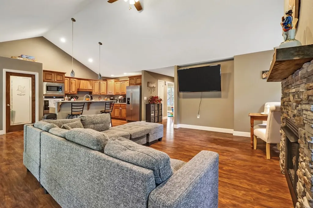 803 Spruce Loop Crossville TN 38555