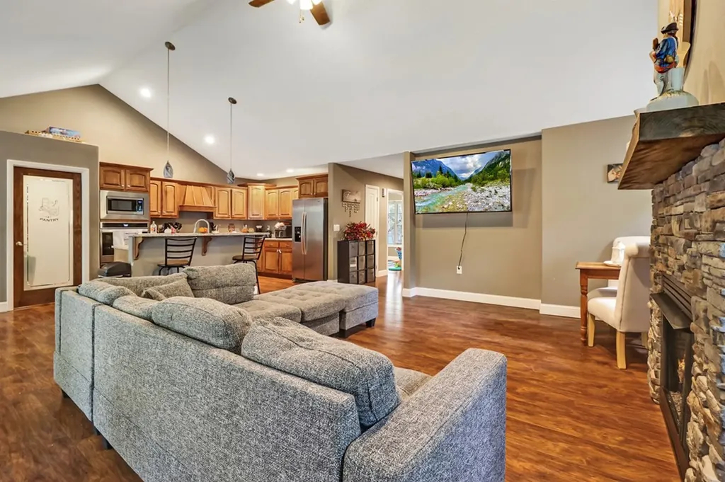 803 Spruce Loop Crossville TN 38555