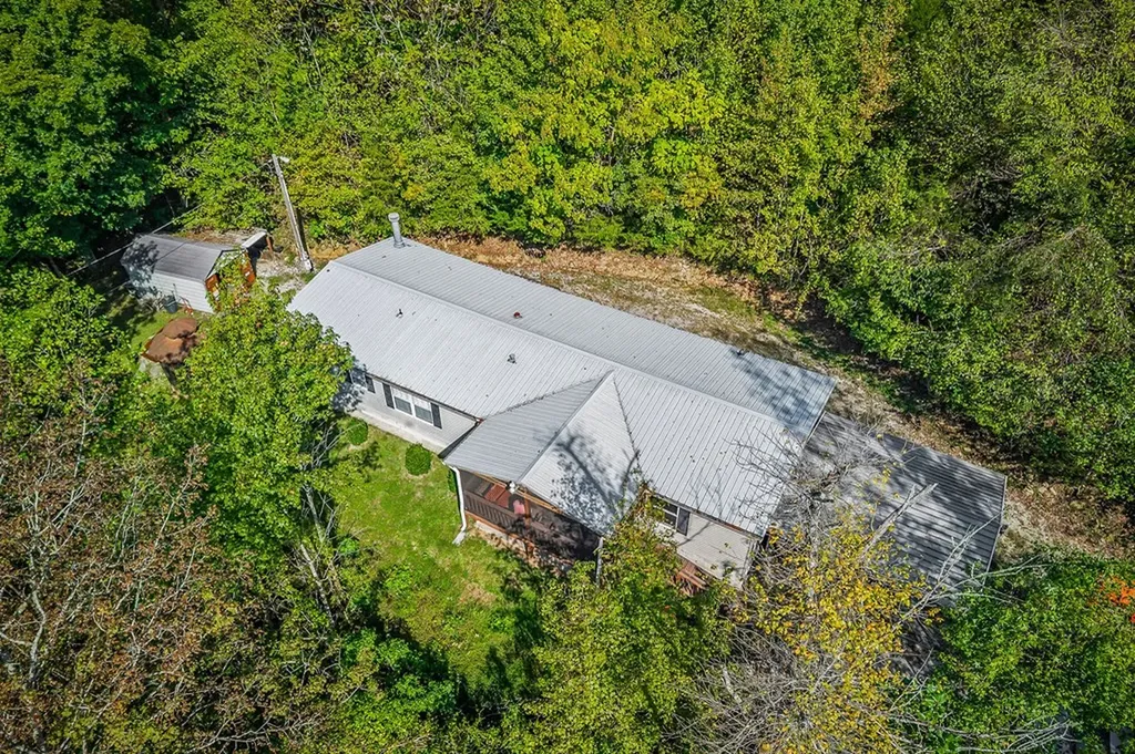 43 Moss Bend Lane Lancaster TN 38569