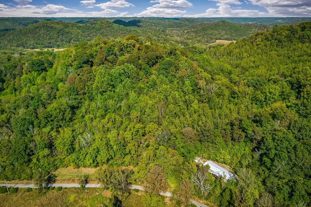 43 Moss Bend Lane Lancaster TN 38569