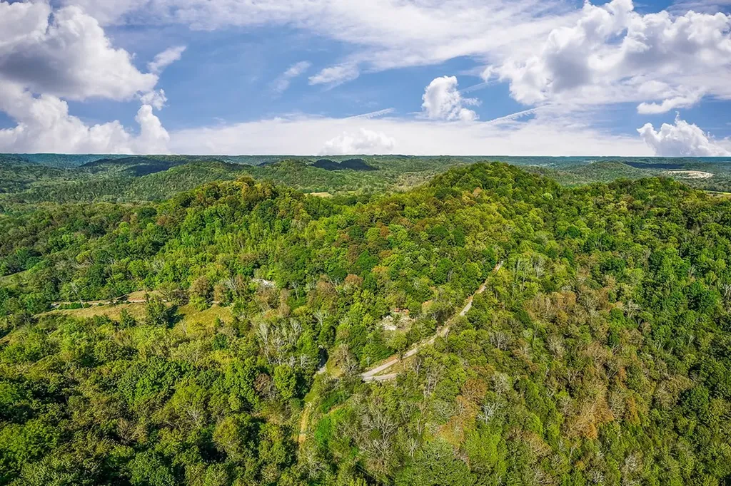 43 Moss Bend Lane Lancaster TN 38569