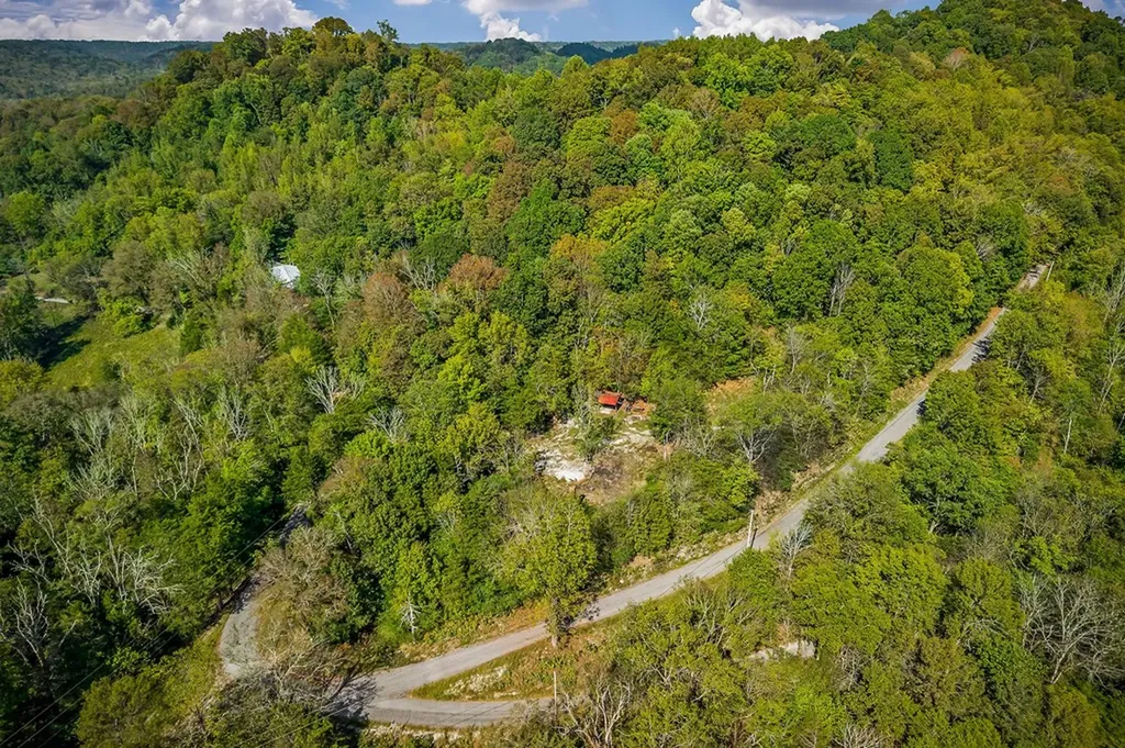 43 Moss Bend Lane Lancaster TN 38569