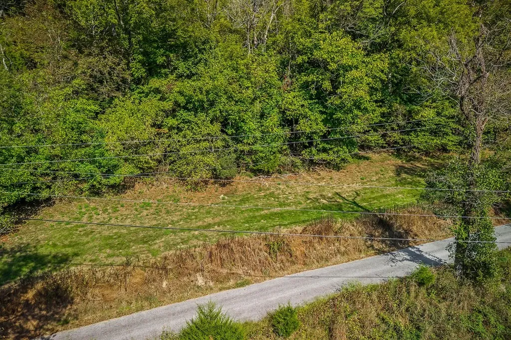 43 Moss Bend Lane Lancaster TN 38569