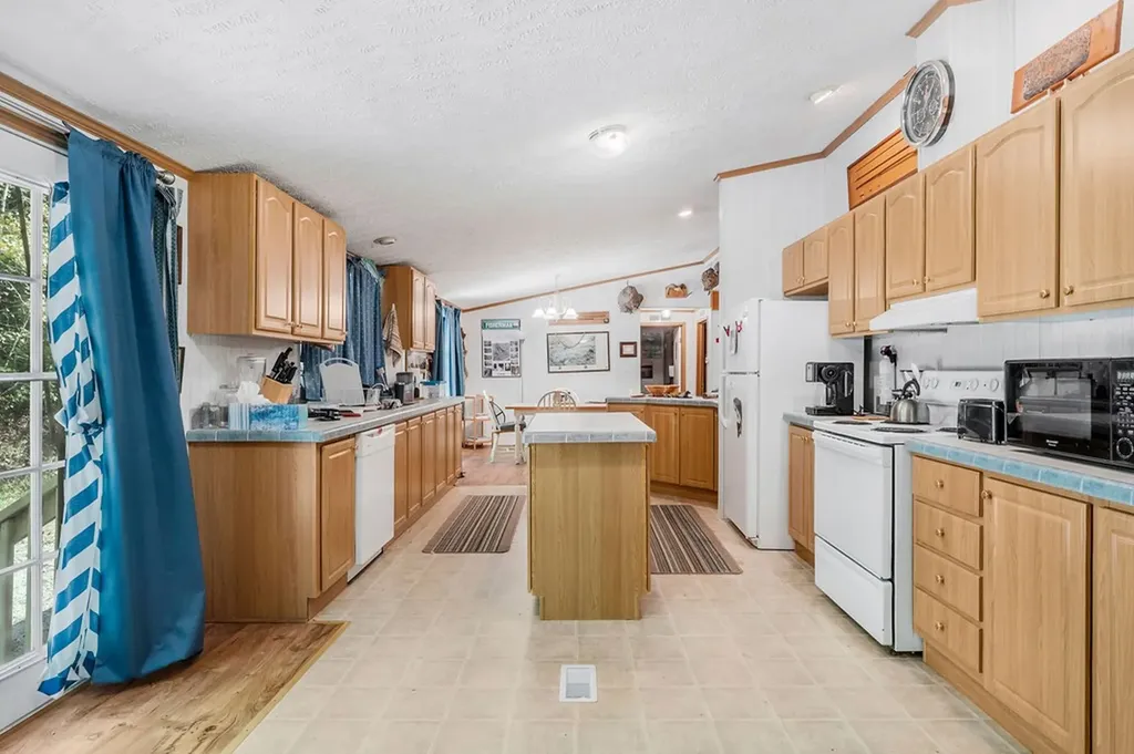 43 Moss Bend Lane Lancaster TN 38569