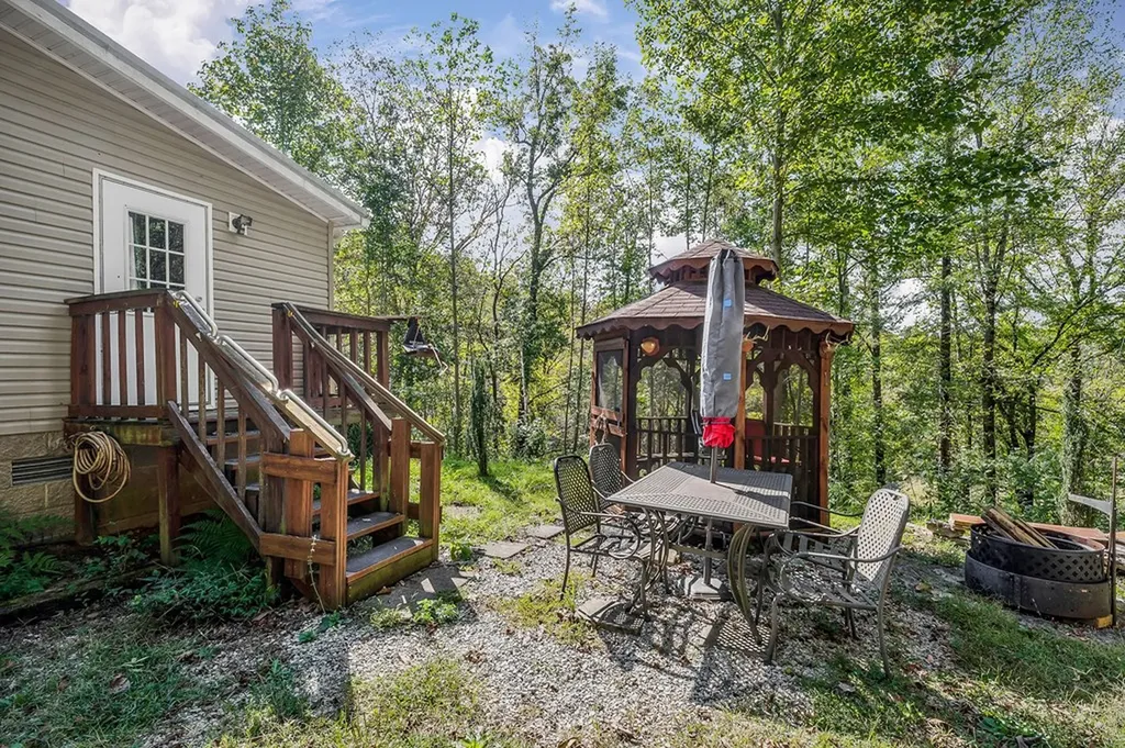 43 Moss Bend Lane Lancaster TN 38569