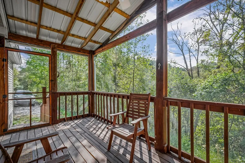 43 Moss Bend Lane Lancaster TN 38569
