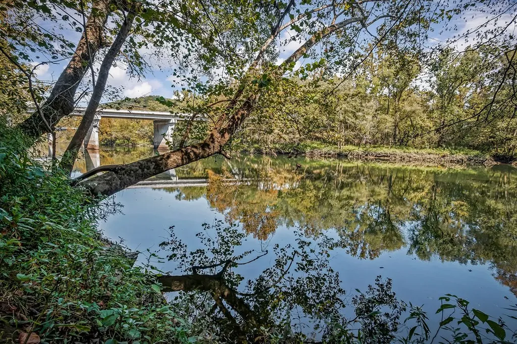 43 Moss Bend Lane Lancaster TN 38569