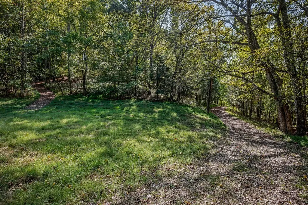 43 Moss Bend Lane Lancaster TN 38569