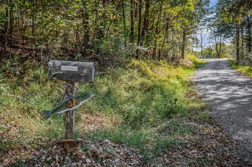 43 Moss Bend Lane Lancaster TN 38569