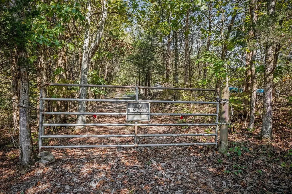 43 Moss Bend Lane Lancaster TN 38569