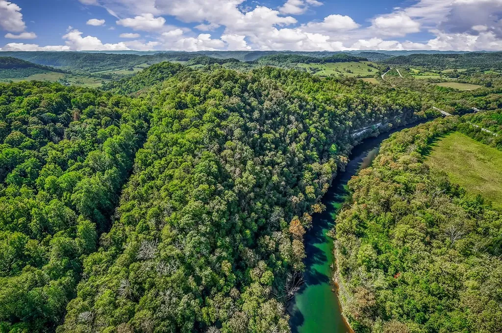 43 Moss Bend Lane Lancaster TN 38569