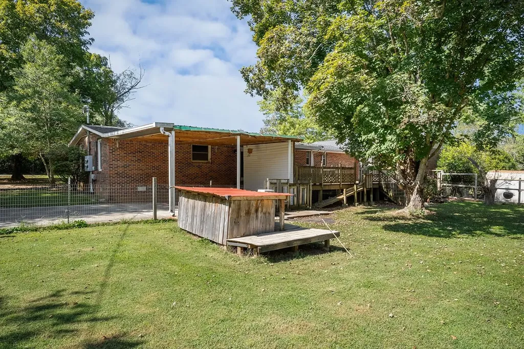 2300 Sun Valley Circle Cookeville TN 38501