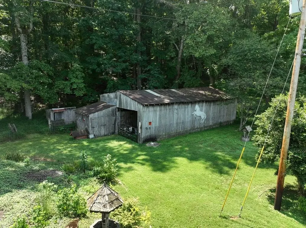 99 Means Lane Byrdstown TN 38549