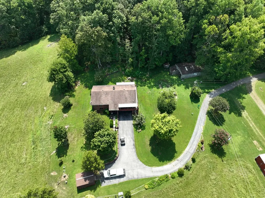 99 Means Lane Byrdstown TN 38549