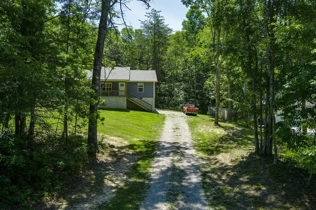 2037 Allardt Tinch Road Jamestown TN 38556
