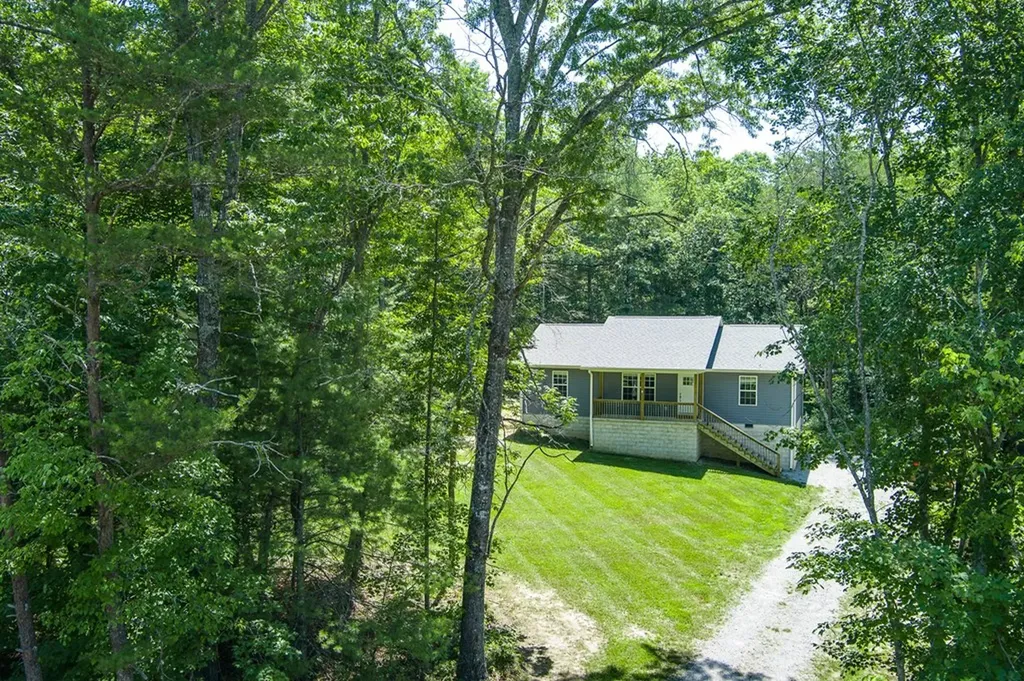 2037 Allardt Tinch Road Jamestown TN 38556