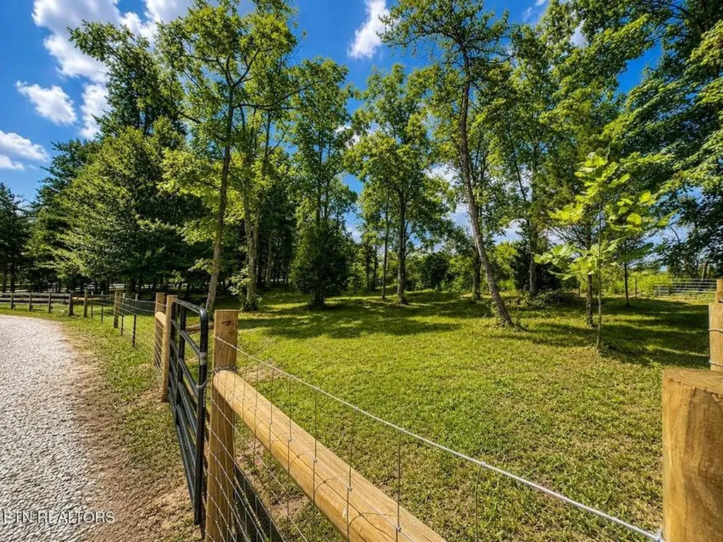 213 Indian Rock Trail Jamestown TN 38556