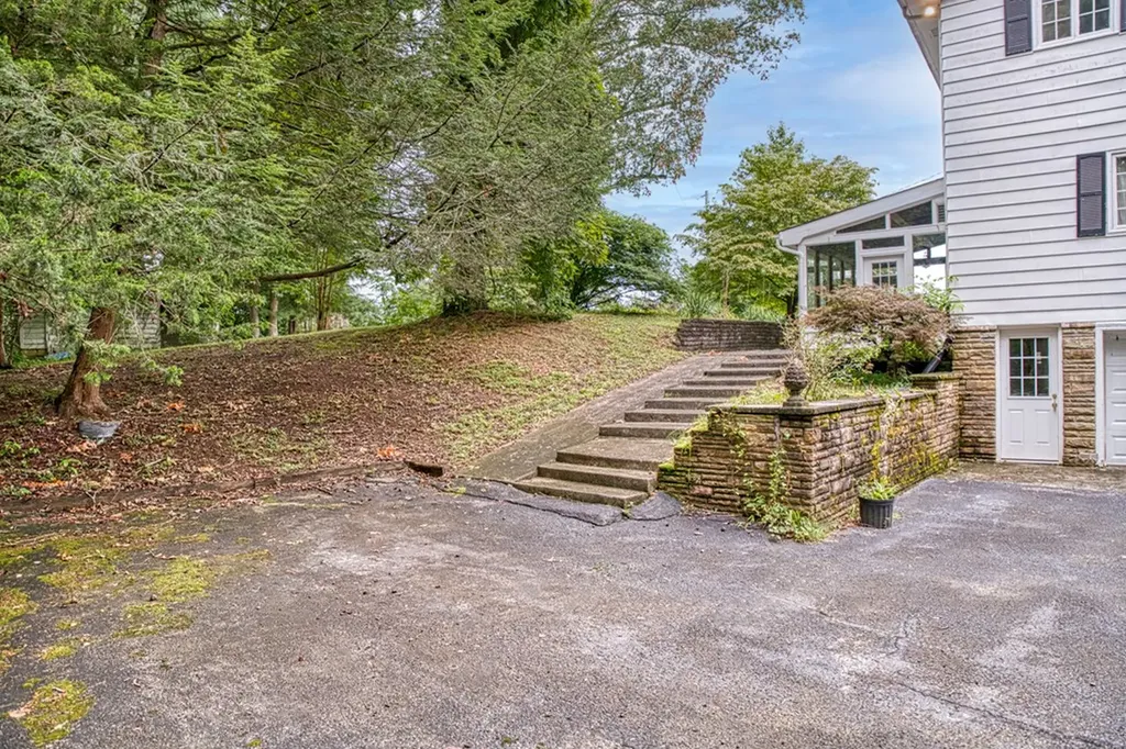 1452 Gainesboro Grade Cookeville TN 38501