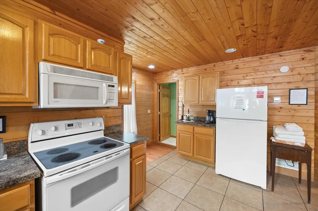 7328 Lillydale Road Byrdstown TN 38549