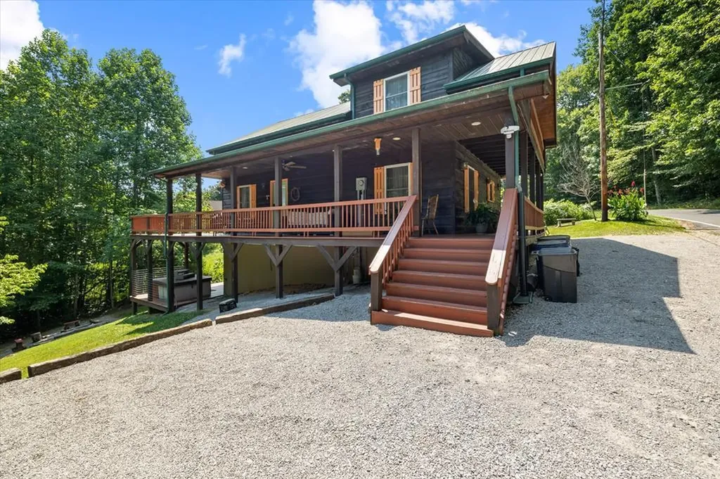 7328 Lillydale Road Byrdstown TN 38549