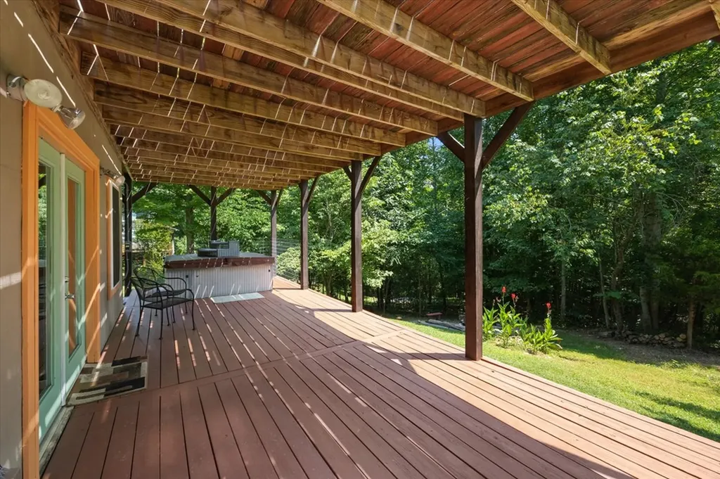 7328 Lillydale Road Byrdstown TN 38549