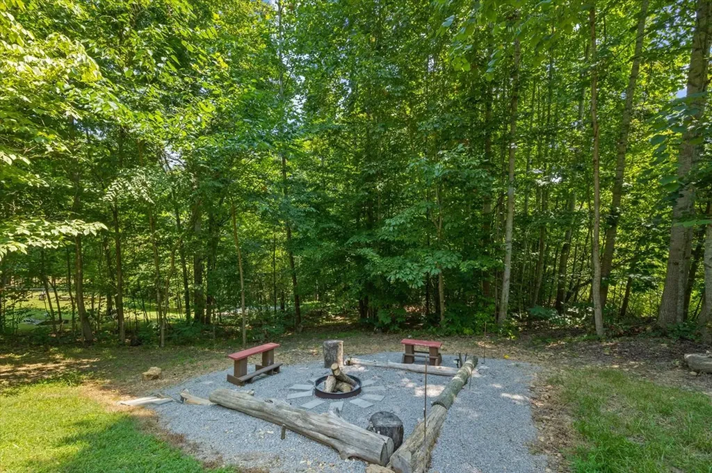 7328 Lillydale Road Byrdstown TN 38549