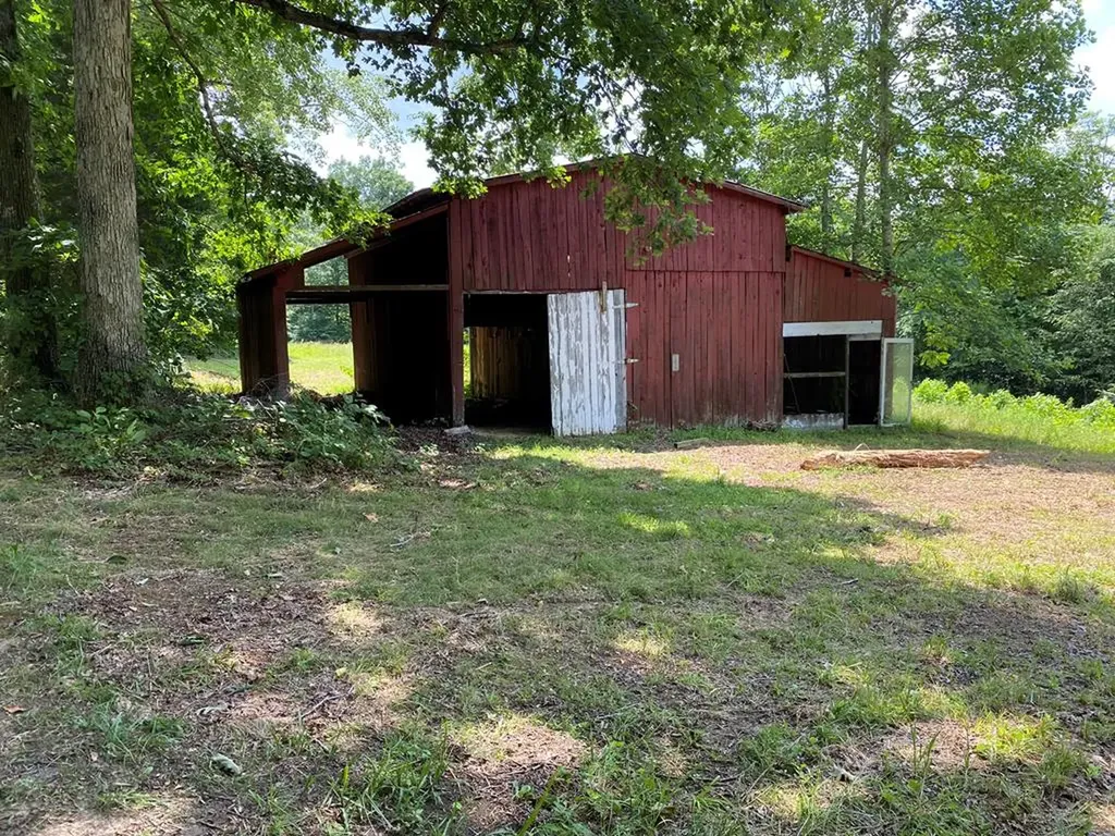 2676 North Springs Road Red Boiling Springs TN 37150