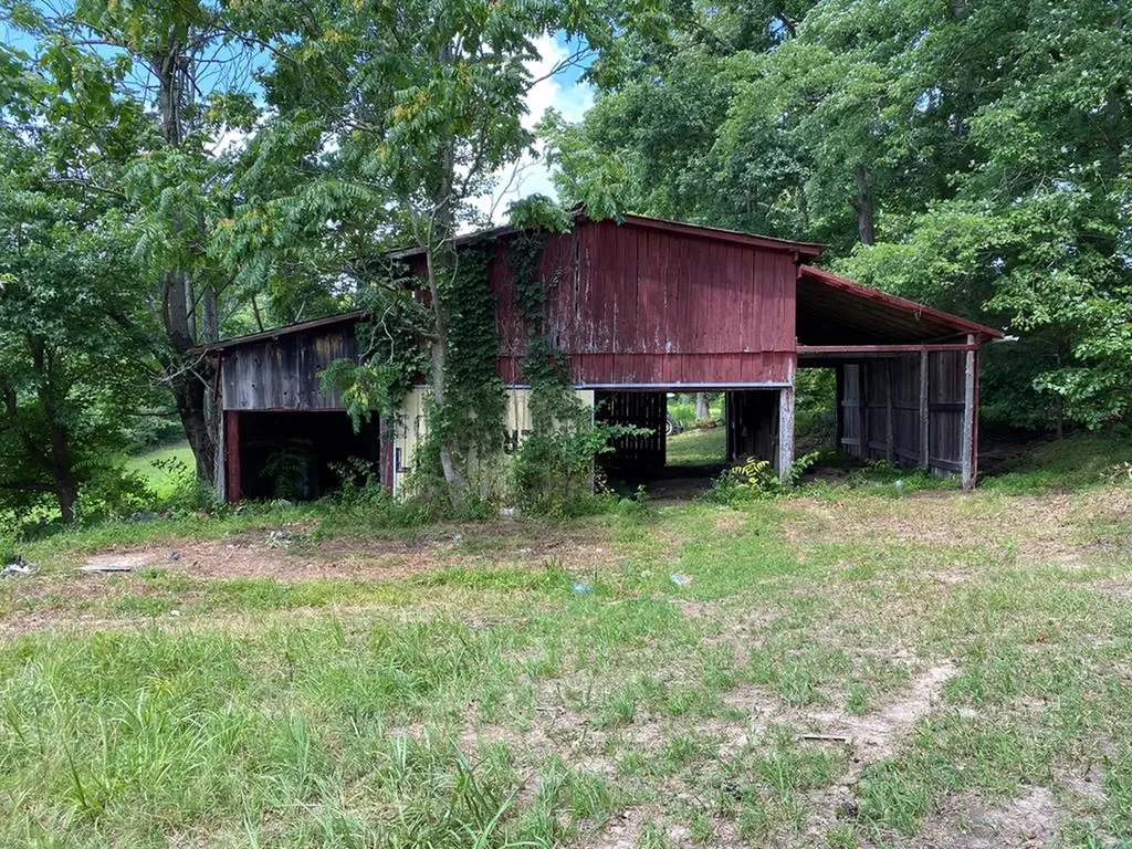 2676 North Springs Road Red Boiling Springs TN 37150
