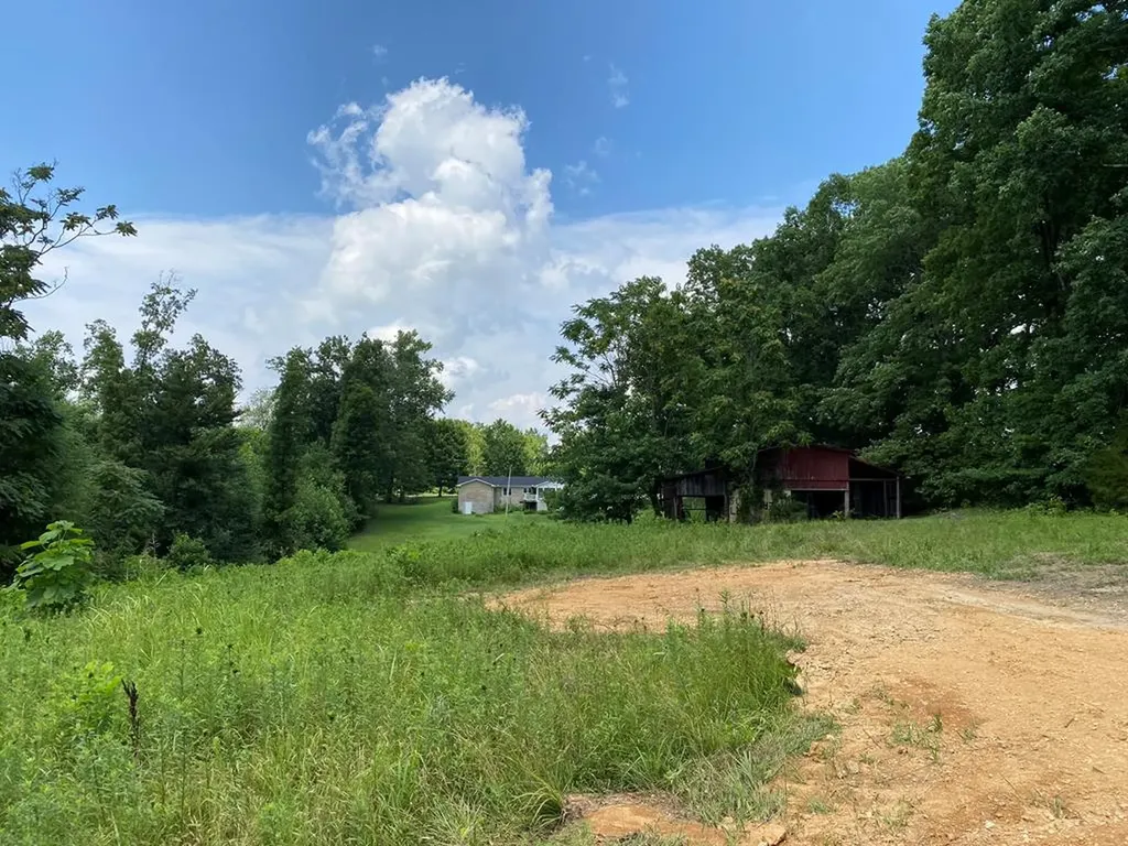 2676 North Springs Road Red Boiling Springs TN 37150