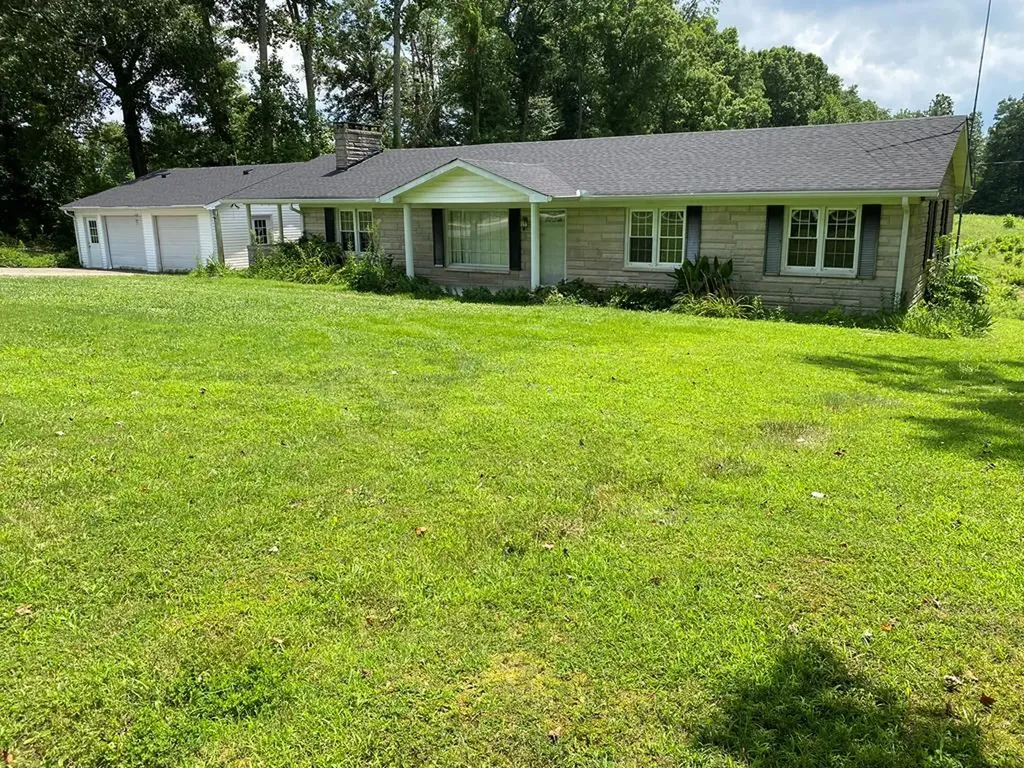 2676 North Springs Road Red Boiling Springs TN 37150