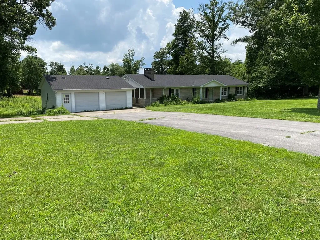 2676 North Springs Road Red Boiling Springs TN 37150