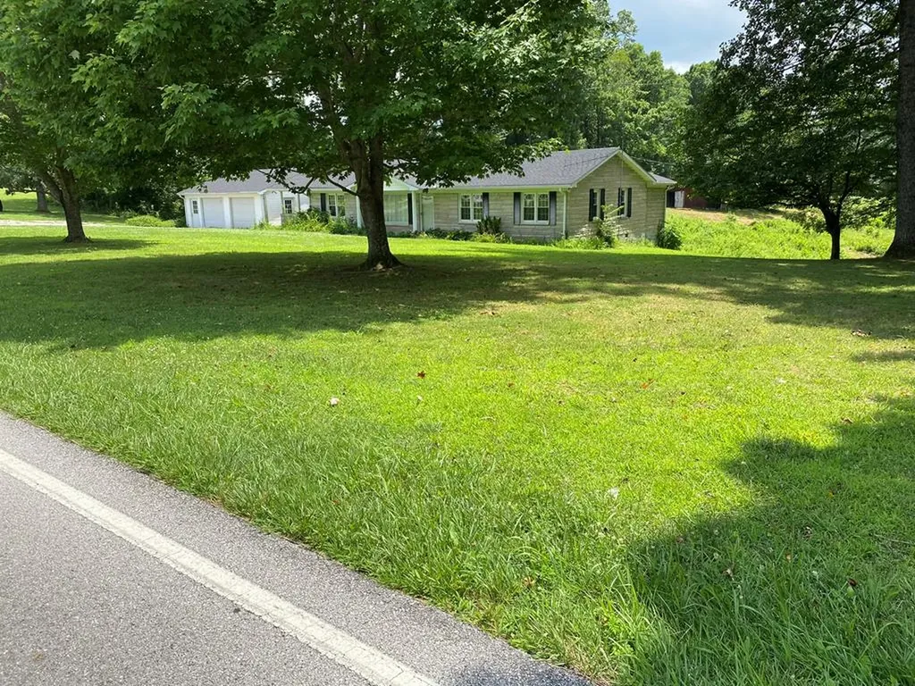 2676 North Springs Road Red Boiling Springs TN 37150