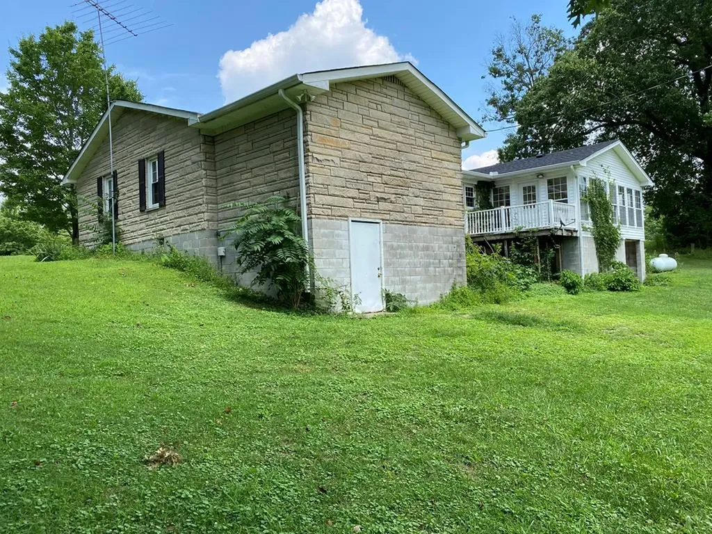 2676 North Springs Road Red Boiling Springs TN 37150