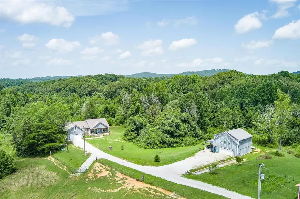 2642 Hilham Highway Livingston TN 38568