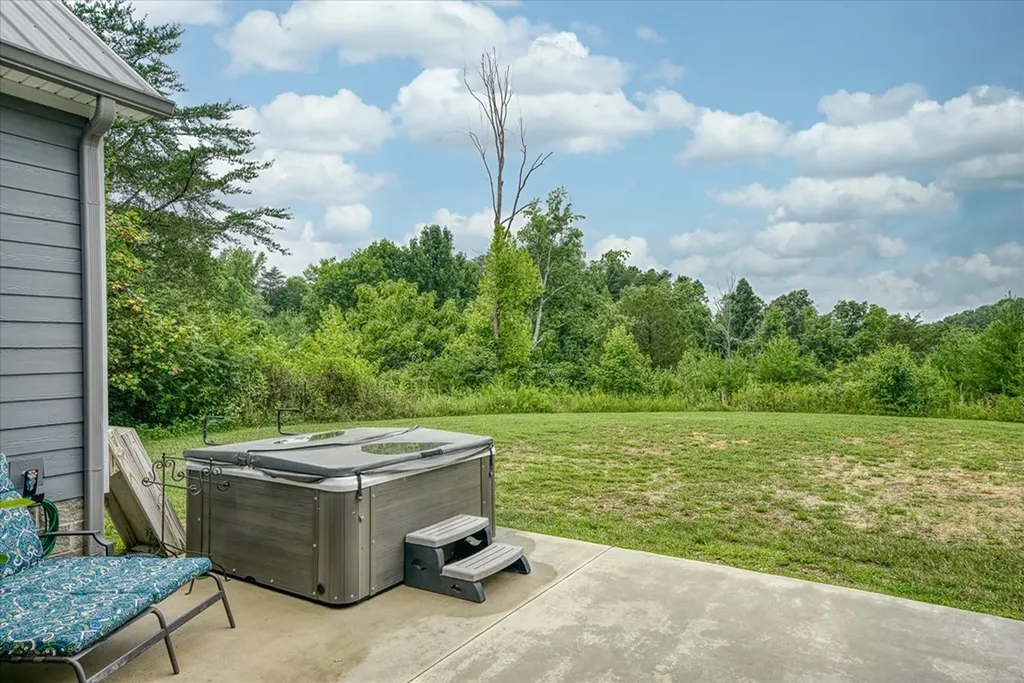 2642 Hilham Highway Livingston TN 38568