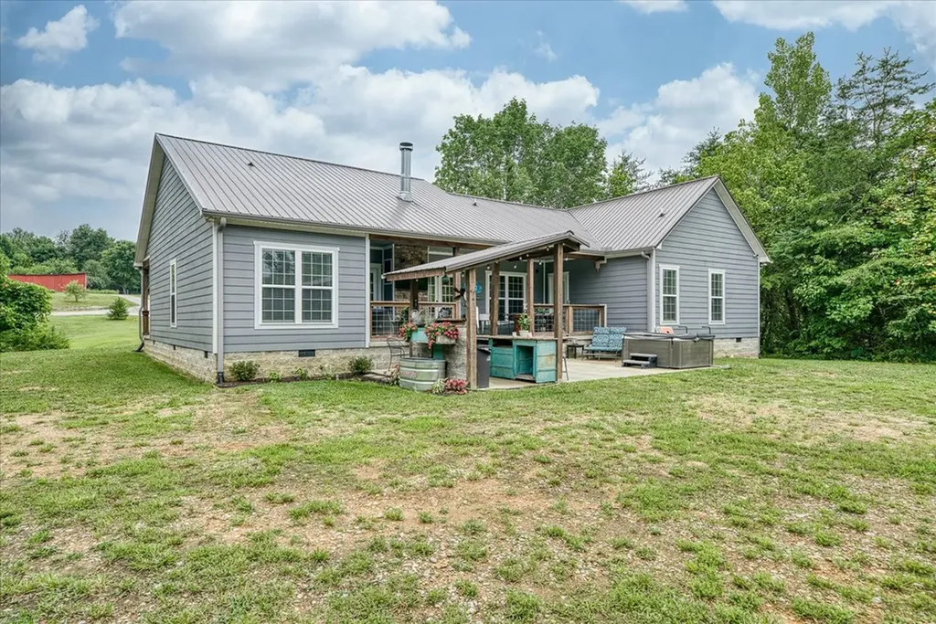 2642 Hilham Highway Livingston TN 38568