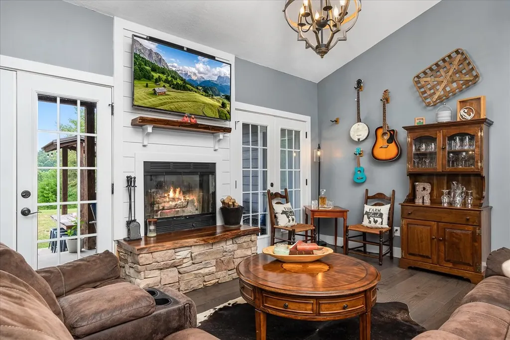 2642 Hilham Highway Livingston TN 38568