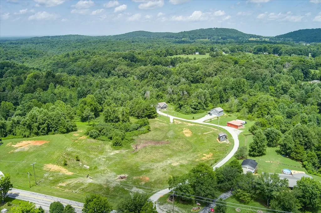 2642 Hilham Highway Livingston TN 38568