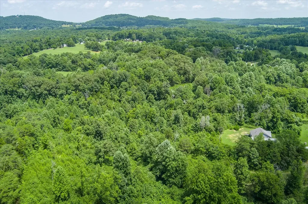 2642 Hilham Highway Livingston TN 38568